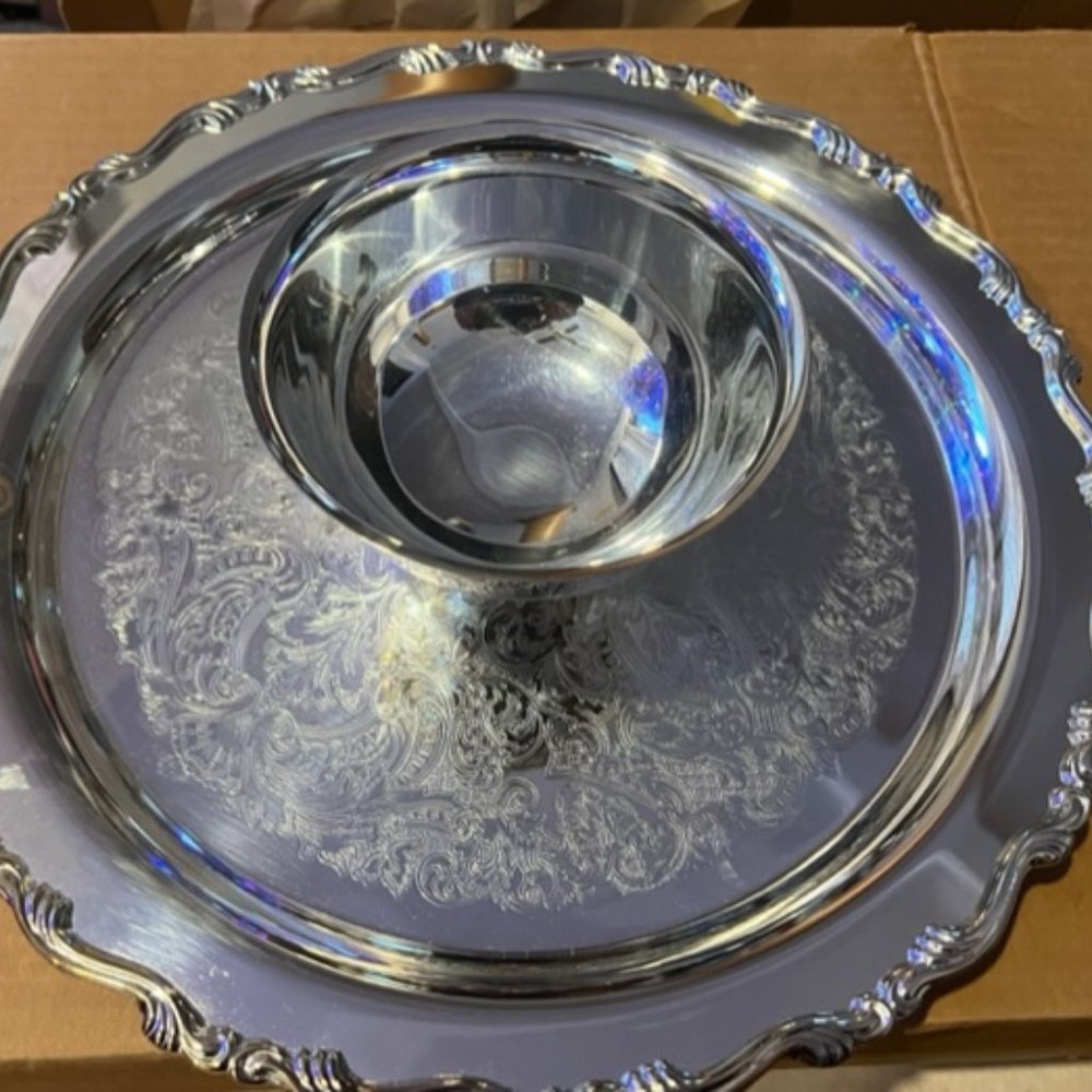 Silverplated NIB Chip Dip Serving Dish by Oneida in the Georgian Pattern